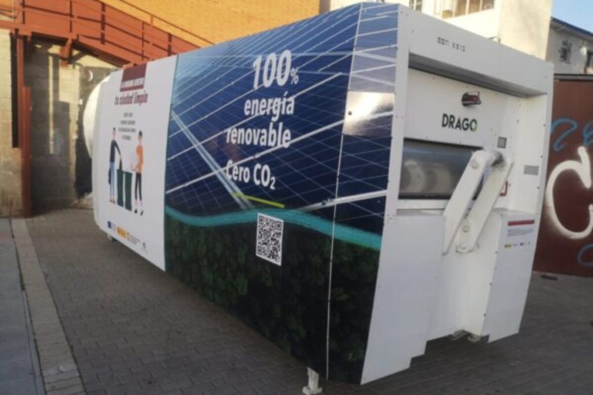 Drago entrega en el municipio de Azuqueca de Henares un auto compactador mono pala fotovoltaico