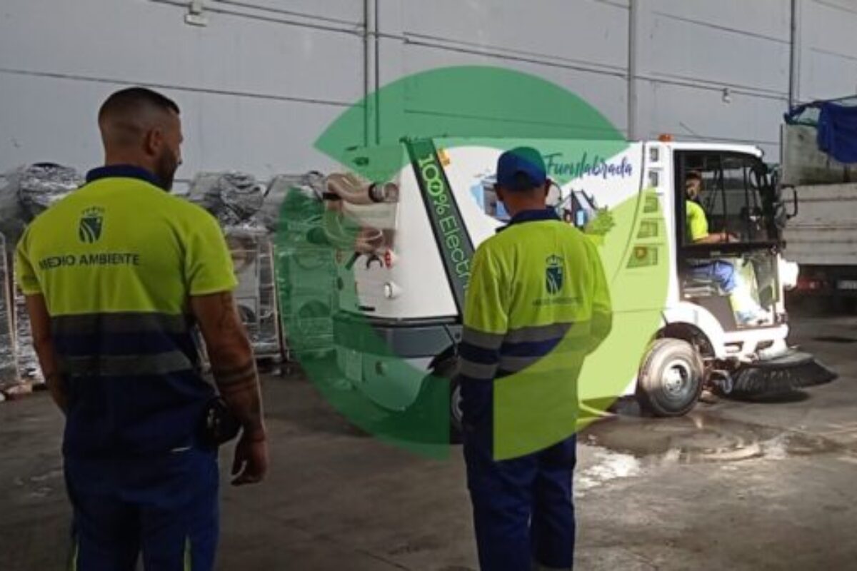 El equipo técnico de Drago imparte formación a los operarios de URBASER responsables de la limpieza vial en Fuenlabrada