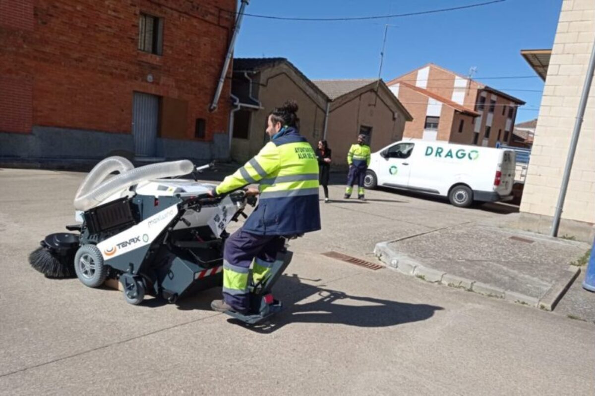 Drago entrega al Ayuntamiento de Alar del Rey, Palencia, una barredora eléctrica MaxWind