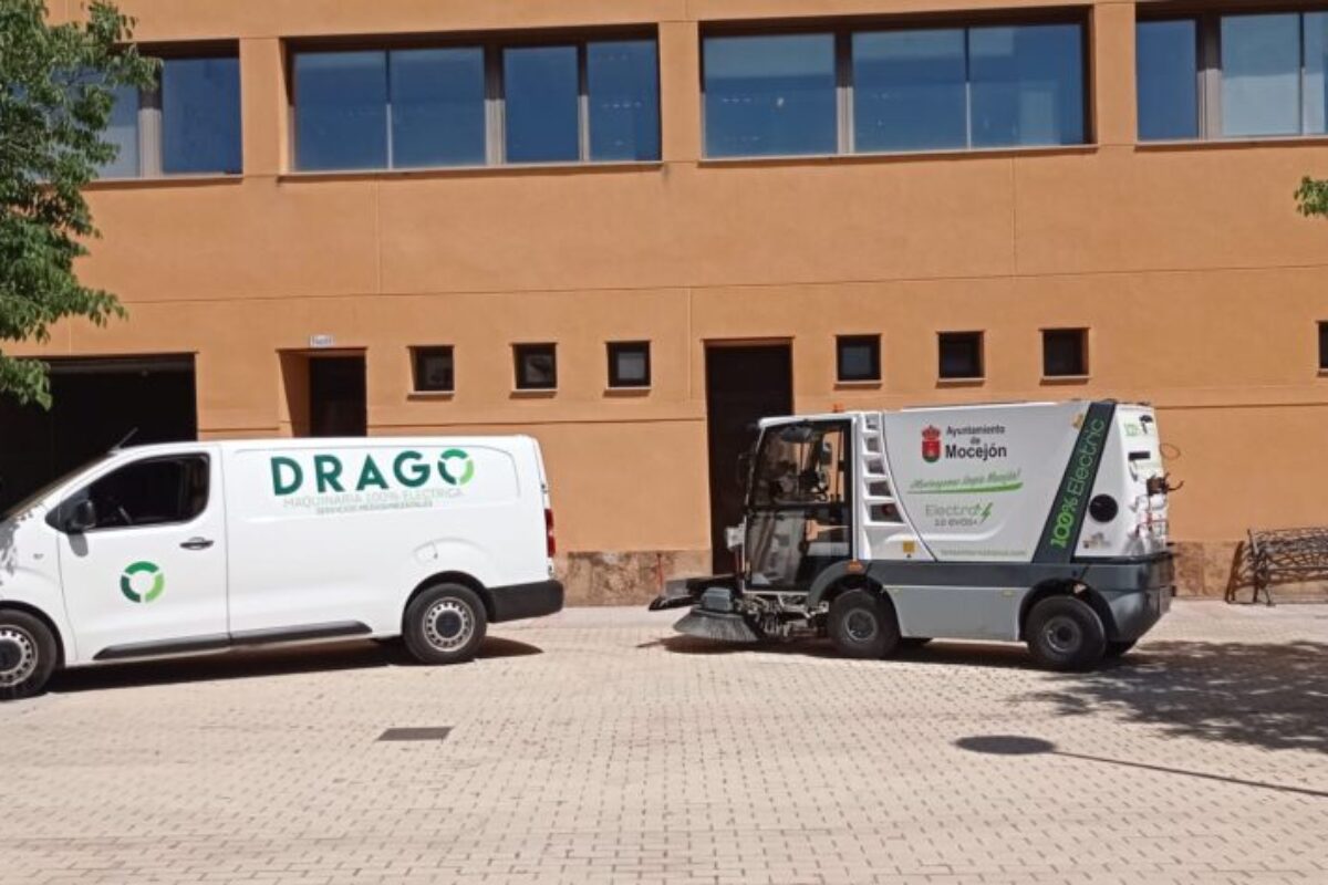 Mocejón recibe la formación para que sus técnicos municipales optimicen la operatividad de su nueva barredora eléctrica