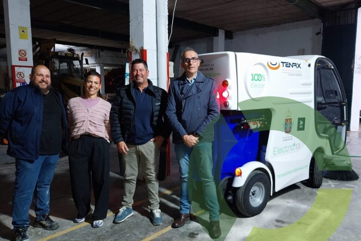 El servicio de limpieza de La Puebla del Río, en Sevilla, incorpora una barredora eléctrica al parque móvil municipal