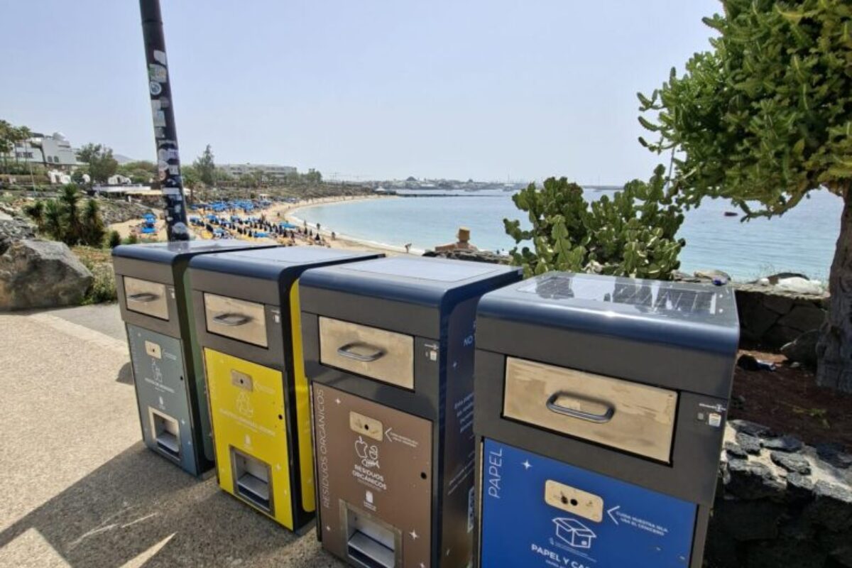 SeviDrago entrega 36 papeleras solares al Cabildo de Lanzarote 18 para Playa Blanca, Yaiza, y 18 para el Parque Urbano de Playa Honda, San Bartolomé