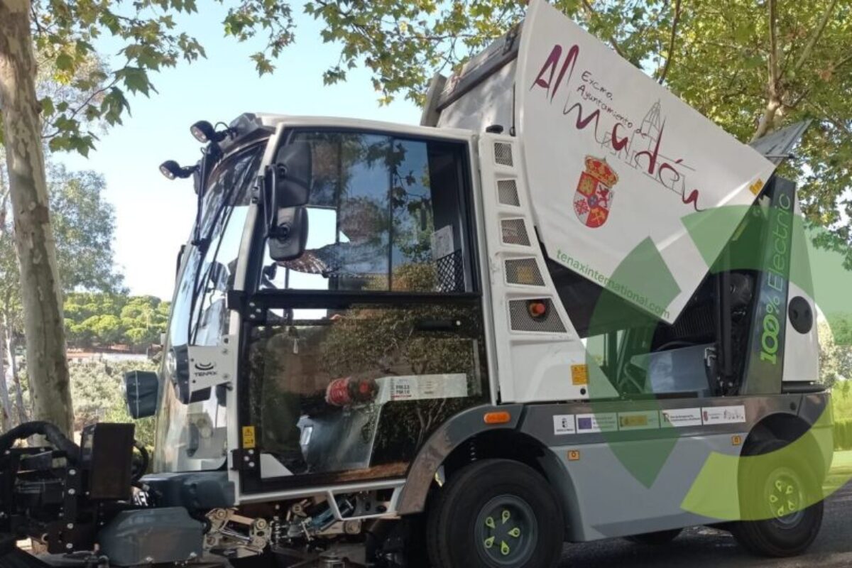 Almadén, en Ciudad Real, incorpora una barredora Electra 2.0 Evos+ con tercer cepillo y forma a sus técnicos