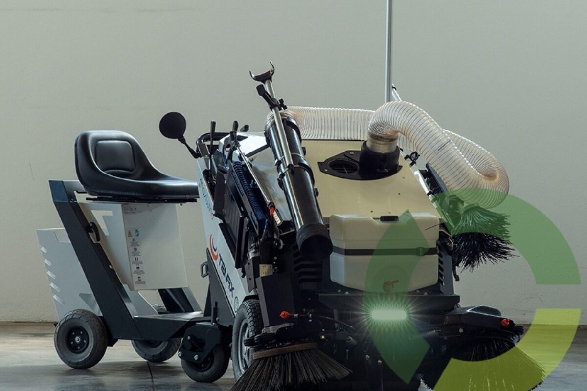 El Ayuntamiento de Valencia de Mombuey incorpora a su servicio de limpieza una barredora peatonal Maxwind con carro y asiento